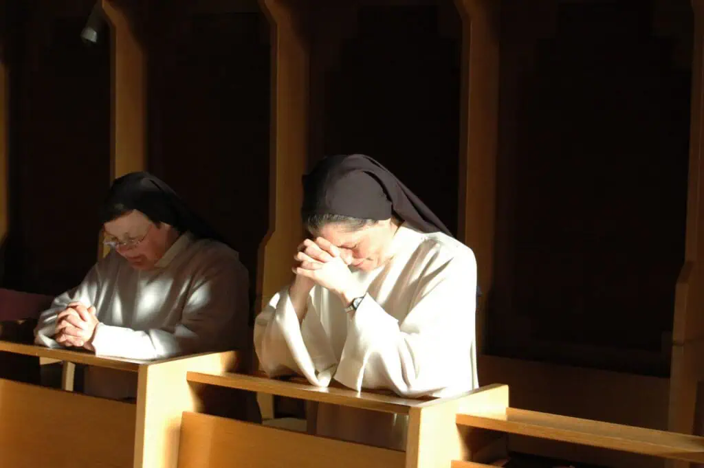 Nonner i bønn ved Lunden Kloster