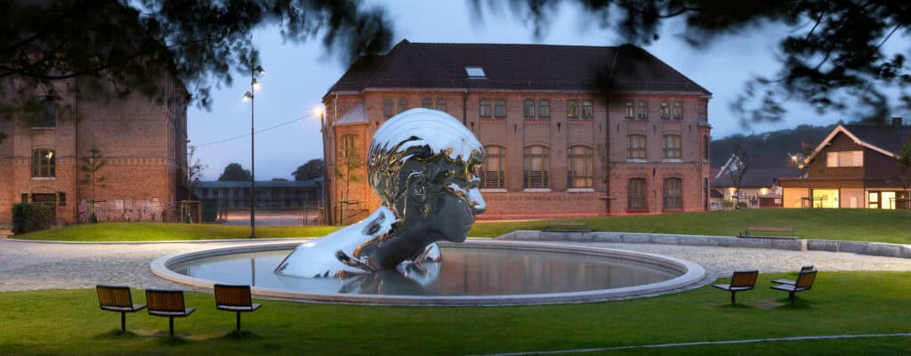 Skulptur i speilstål