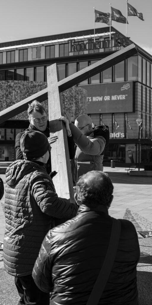 Korsvandring gjennom byen - en stille motstand 7 IMG 2775